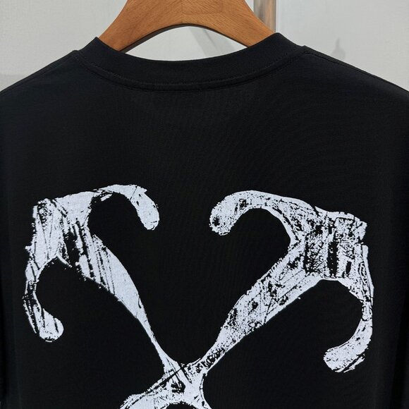 Off-White Men's Scratch Arrow Black T-Shirt - Picture 4 of 5